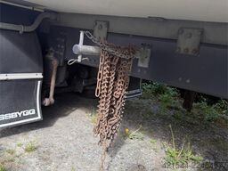 Volvo FM330 4x2 box truck with full side opening and Zep