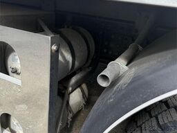 Volvo FM330 4x2 box truck with full side opening and Zep
