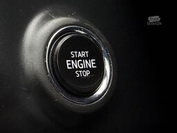 SKODA Superb 2.0 TDI SCR DSG Active Combi Panoramadach