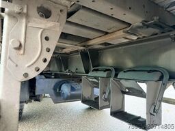 KRAKER CF-X2 WALKING FLOOR 2X STEERING AXLE TOP CONDITI