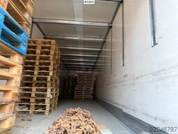 Krone Box Semi-Trailer with Refrigeration/Freezer Unit a