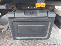 SCHMITZ CARGOBULL SKO24 ThermoKing SLXi 300