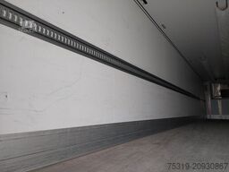 SCHMITZ CARGOBULL SKO 24 Thermo King SLXi 300