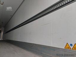 SCHMITZ CARGOBULL SKO 24 Thermo King SLXi 300