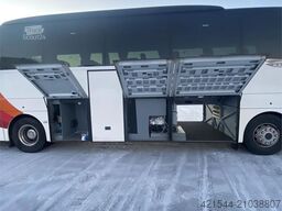 Setra S 515 HD bus w/ 49+2+1 seats, and low km condition