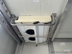 Schmitz Cargobull box semi-trailer with Carrier unit