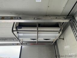 Schmitz Cargobull box semi-trailer with Carrier unit