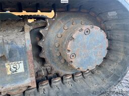 Kobelco SK75SR-3E crawler excavator with rototilt, 4 bucke