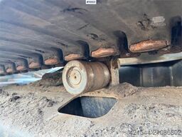 Kobelco SK75SR-3E crawler excavator with rototilt, 4 bucke