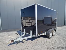 Variant schwarz breit stark gebremst