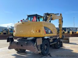 Caterpillar M313D VA - Outriggers + Blade