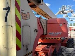JLG 800AJ