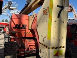 JLG 800AJ
