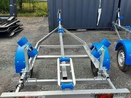 NEU Bootsanhänger verstellbar 750 kg feuerverzinkt