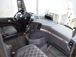 MERCEDES-BENZ eActros 300 L 6x2 AHK