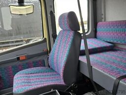 MERCEDES-BENZ 811 großes Haus / Doka 6 Sitzer AHK