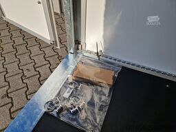 Saris grauer GFK Kofferanhänger Saris GO 256 134 1350 1   glatte Wände aussen