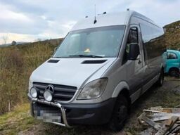 Mercedes-Benz Sprinter 518 w/ 17 seats. Eu-approved.