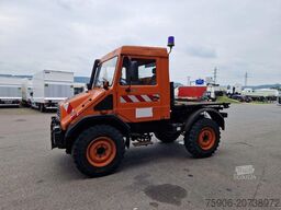 Mercedes Unimog