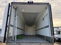 VOLVO FM 370 Kühlkoffer 7,80 m LBW 2 T*THERMOKING