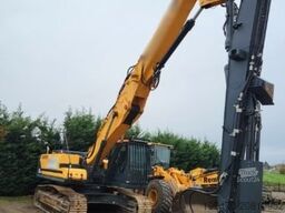 Hyundai HX330L with demolition boom, standard boom & shear