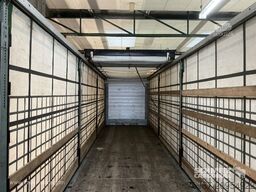 Schmitz Cargobull Curtainsider Standard Faltwandtür rechts