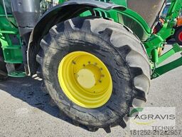 John Deere 6215 R
