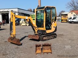 Yanmar SV18 - with 3 buckets