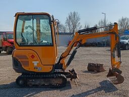 Yanmar SV18 - with 3 buckets