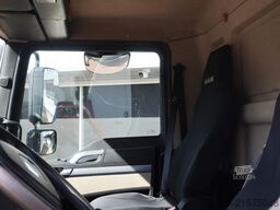 MAN TGL 12.250 Bakwagen + Laadklep DHollandia 2000 kg