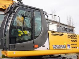Case WX218 / 23t wheeled excavator /