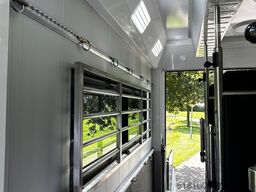 Volvo FH 540 Jong gebrukt 7 paards plus living pop-ot...