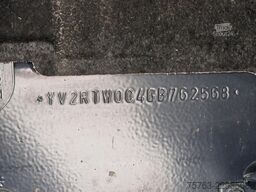 Volvo FH 13.420 6x2 - 1 deck livestock - Manual gearb...