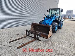 Caterpillar 906 M Bucket + Forks!