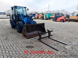 Caterpillar 906 M Bucket + Forks!