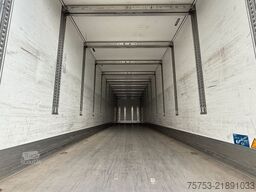 SCHMITZ CARGOBULL SKO24 Doppelstock mit Balken isoliert