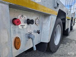Alim 3-axle machine semi-trailer with hydraulic ramps