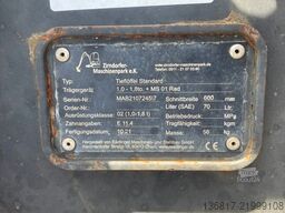 BOBCAT E19 MS01 AUX1+2 2xTieflöffel 1x Grabenräumwanne