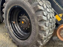 Huddig 1260B Backhoe loader with rail wheels – 3 buckets,