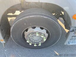 Mercedes-Benz AXOR 1829 4x2 chassis cab