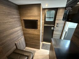 STX De Luxe 18T STX trailer 18T, 4 horses + living