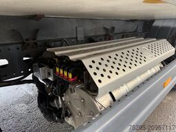 MERCEDES-BENZ Atego 818 L Mitsubishi TDJ600 seitliche Treppe