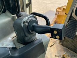 Caterpillar D6T XL