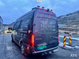 Mercedes-Benz Sprinter 319 Van – Shelving – 2 Sets of Tires – 1