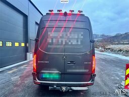 Mercedes-Benz Sprinter 319 Van – Shelving – 2 Sets of Tires – 1