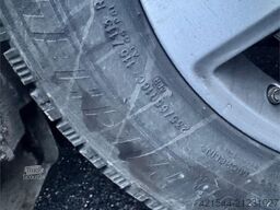 Mercedes-Benz Sprinter 319 Van – Shelving – 2 Sets of Tires – 1