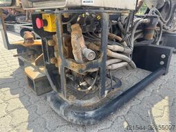 Hammar 140B Sideloader – One Lifting Arm Replaced in 2021