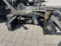 Hammar 140B Sideloader – One Lifting Arm Replaced in 2021