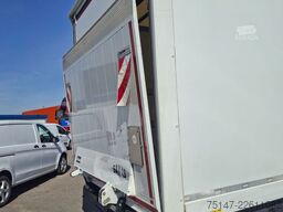 FUSO Canter 7C18 3-Sitzer Klima Koffer Ladebordwand