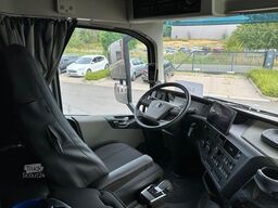 VOLVO FH 500 8x4 Pritsche mit Fassi F905R.2.7 + JIB